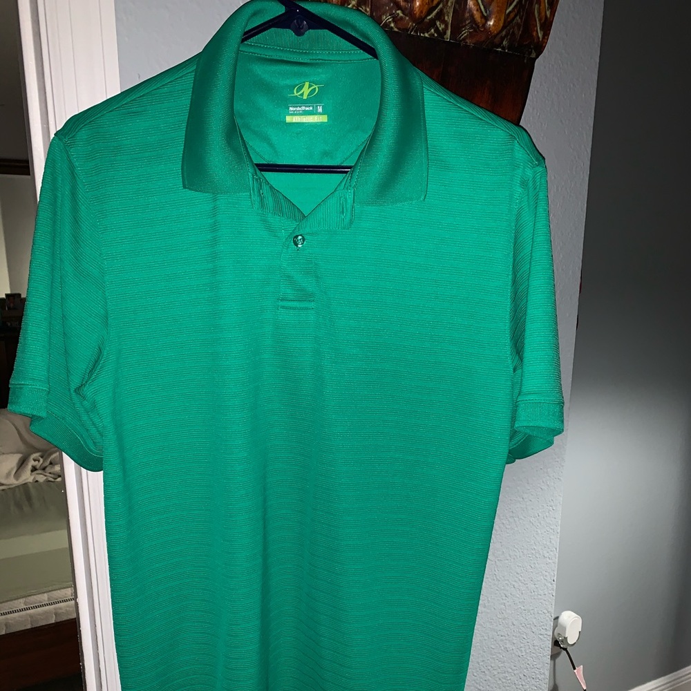 Medium collar shirt